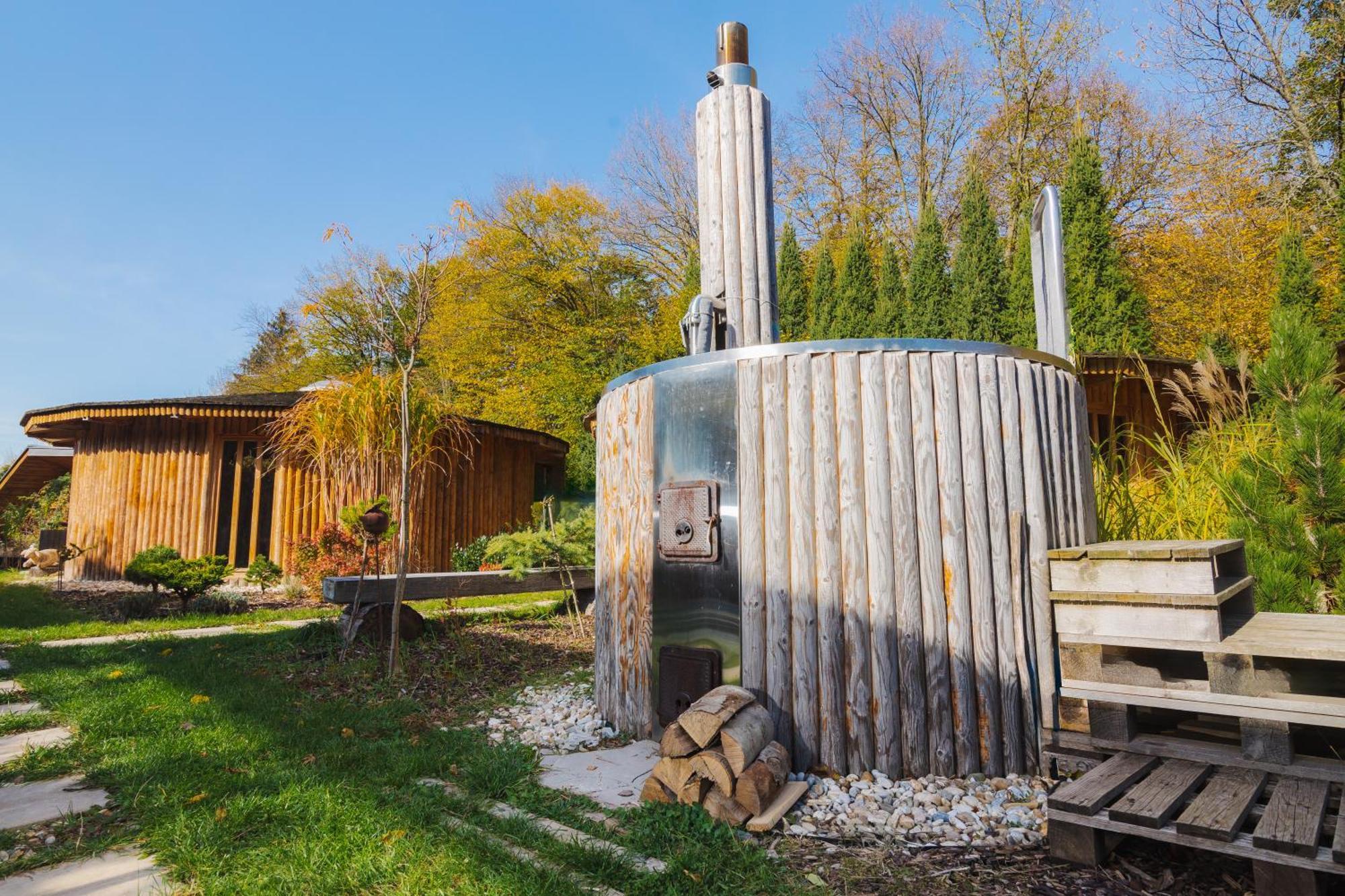 Glamp V Hluboke - Yurts And Wooden Houses เซตีน ภายนอก รูปภาพ